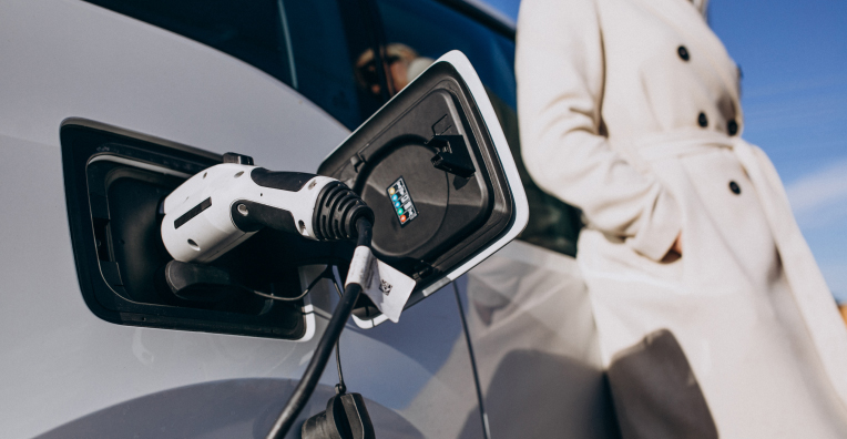 woman-charging-electro-car